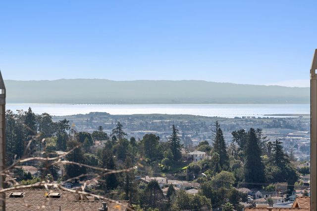 6466 Bayview Dr, Oakland, CA 94605