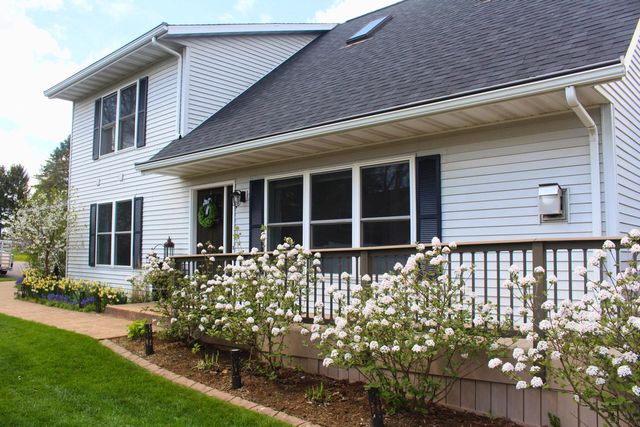 6058 Shady LANE, Hartford, WI 53027