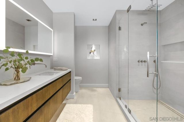 135 S Sierra Ave 32, Solana Beach, CA 92075