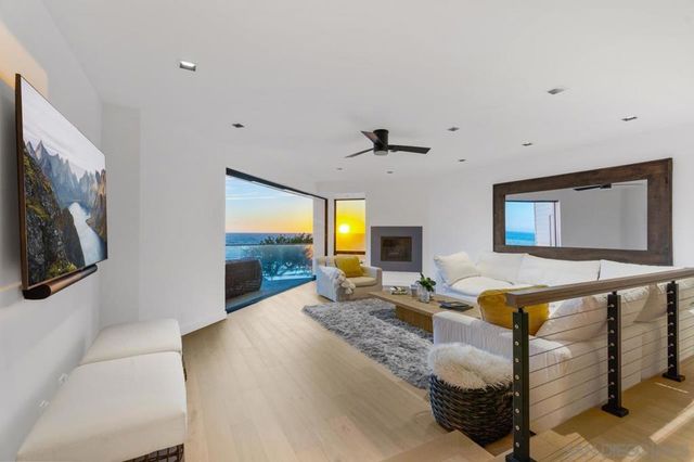 135 S Sierra Ave 32, Solana Beach, CA 92075