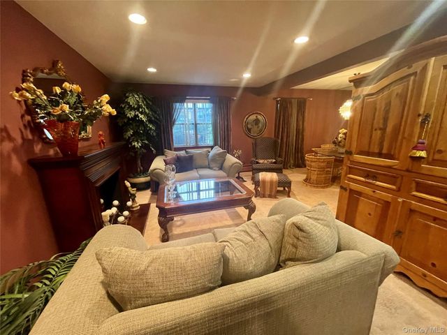 77 Parkside Drive, Suffern, NY 10901