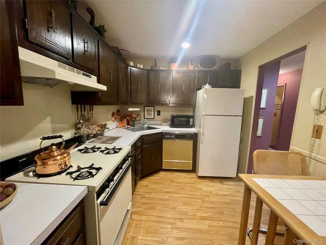 77 Parkside Drive, Suffern, NY 10901