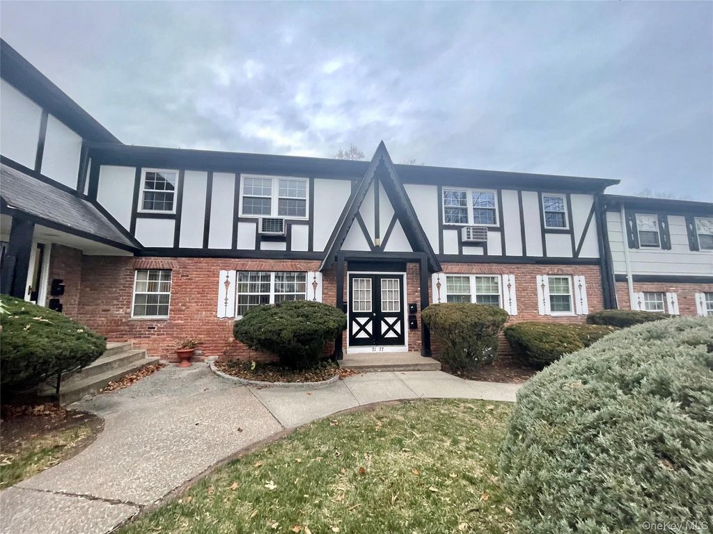 77 Parkside Drive, Suffern, NY 10901