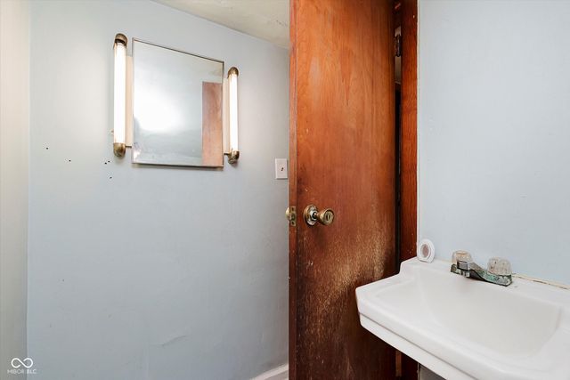 706 E 32nd Street, Anderson, IN 46016