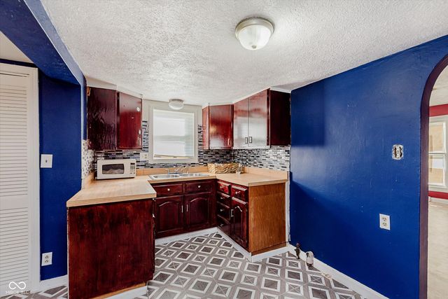 706 E 32nd Street, Anderson, IN 46016