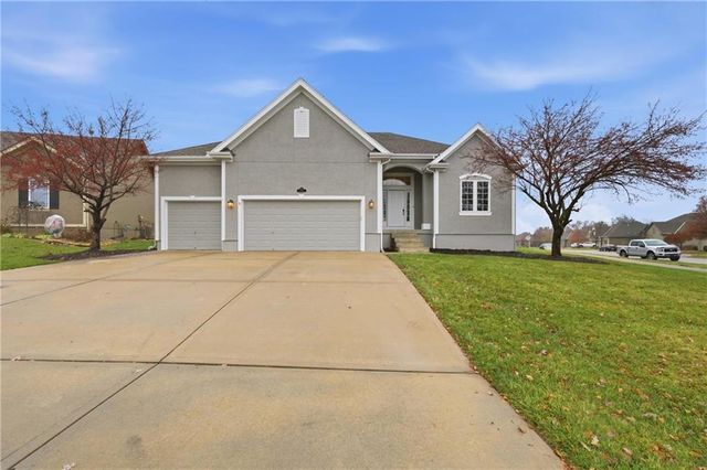 14650 S Glen Eyrie Street, Olathe, KS 66061