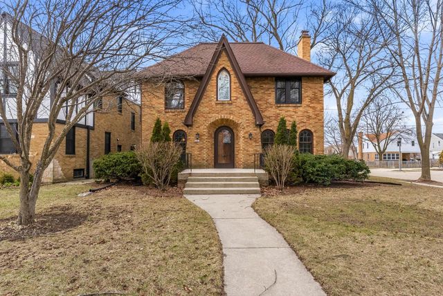 4685 N Woodburn STREET, Whitefish Bay, WI 53211