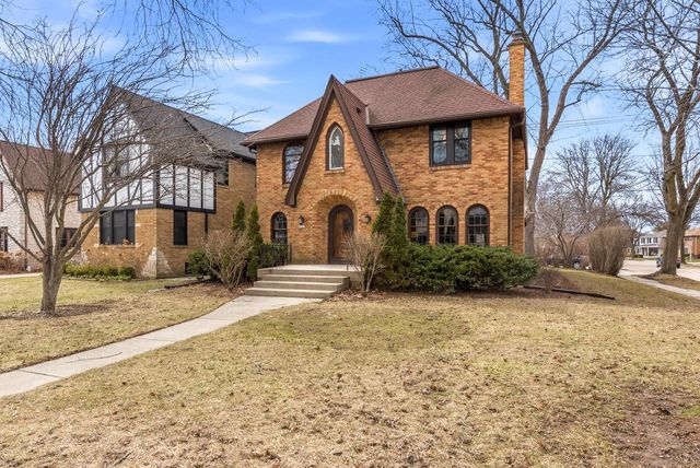 4685 N Woodburn STREET, Whitefish Bay, WI 53211