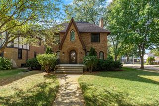 4685 N Woodburn STREET, Whitefish Bay, WI 53211