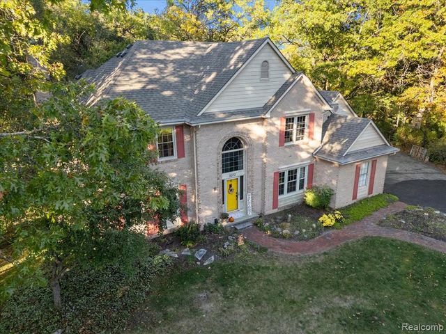 5372 Princeton Court, Brighton, MI 48116