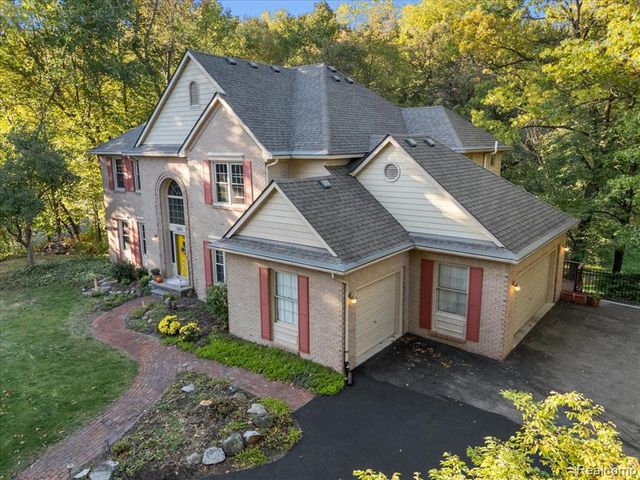 5372 Princeton Court, Brighton, MI 48116