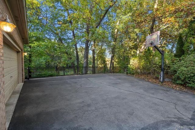 5372 Princeton Court, Brighton, MI 48116