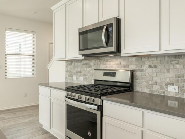 9113 Garnet DR, Austin, TX 78729