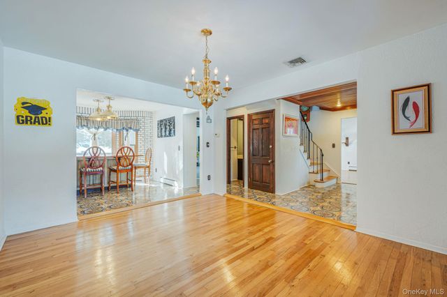 3 New Jersey Court, Dix Hills, NY 11746