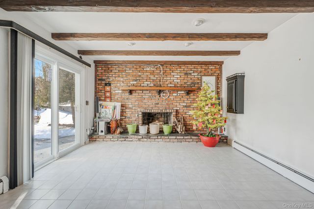 3 New Jersey Court, Dix Hills, NY 11746