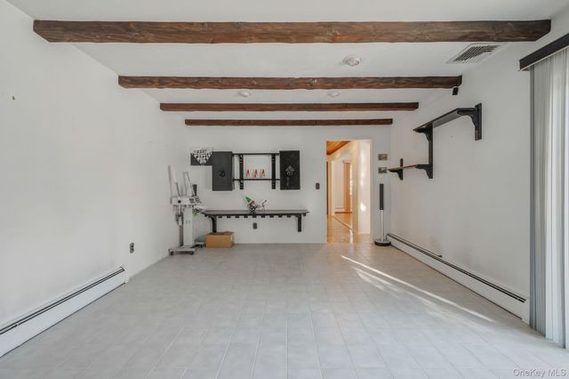 3 New Jersey Court, Dix Hills, NY 11746