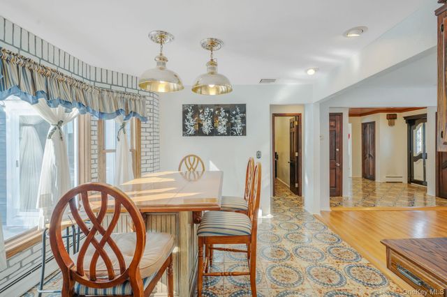 3 New Jersey Court, Dix Hills, NY 11746