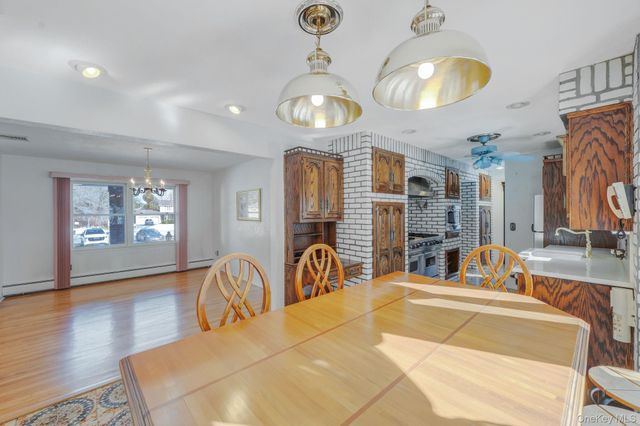 3 New Jersey Court, Dix Hills, NY 11746