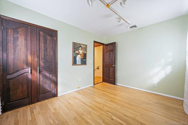 3 New Jersey Court, Dix Hills, NY 11746