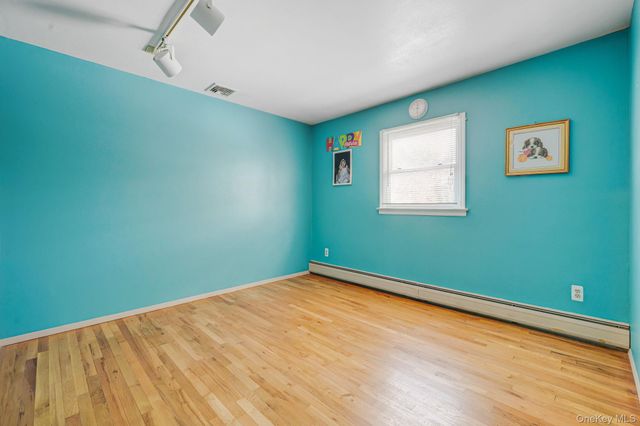 3 New Jersey Court, Dix Hills, NY 11746