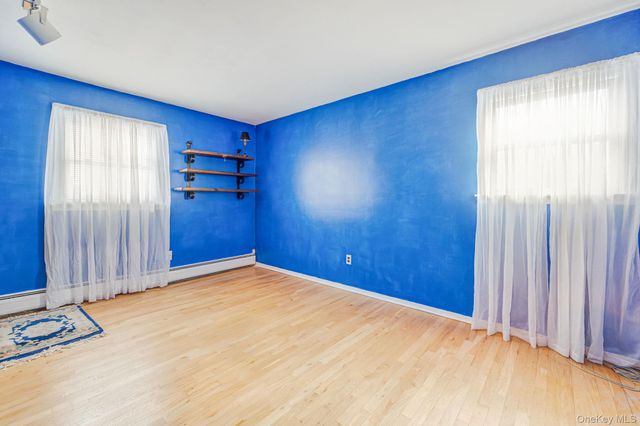 3 New Jersey Court, Dix Hills, NY 11746