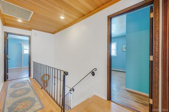 3 New Jersey Court, Dix Hills, NY 11746