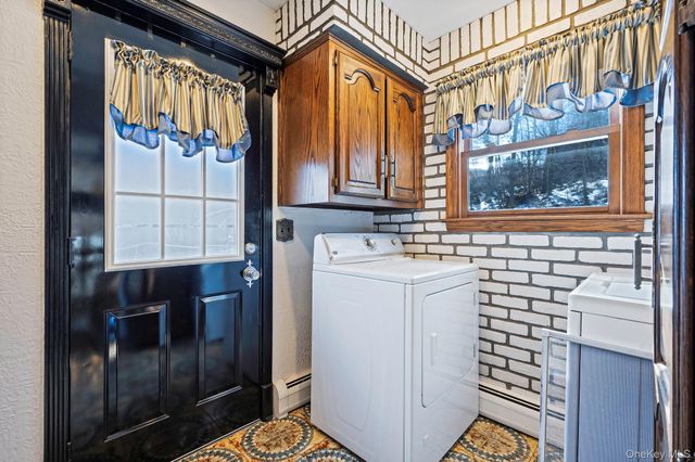 3 New Jersey Court, Dix Hills, NY 11746