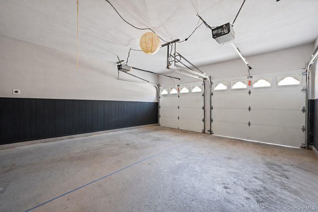 3 New Jersey Court, Dix Hills, NY 11746