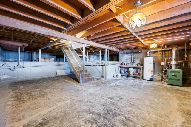 3 New Jersey Court, Dix Hills, NY 11746