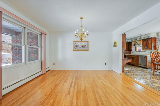 3 New Jersey Court, Dix Hills, NY 11746