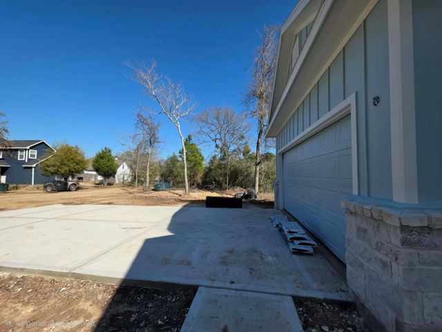 26652 White Pine Drive, Hempstead, TX 77445