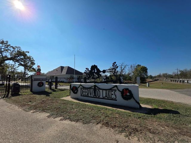 26652 White Pine Drive, Hempstead, TX 77445