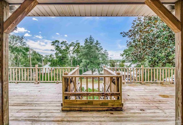 7619 Lakeside Dr, Milton, FL 32583