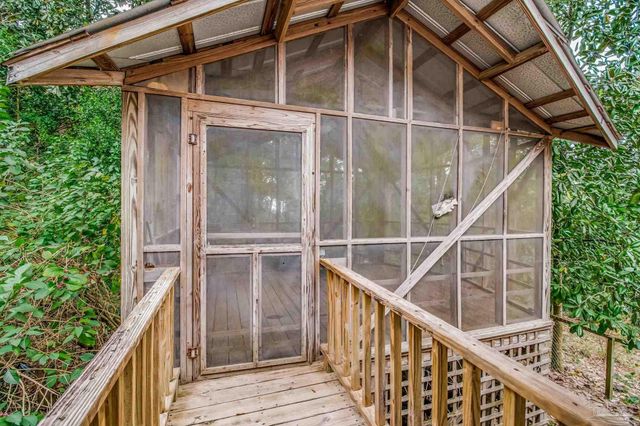 7619 Lakeside Dr, Milton, FL 32583