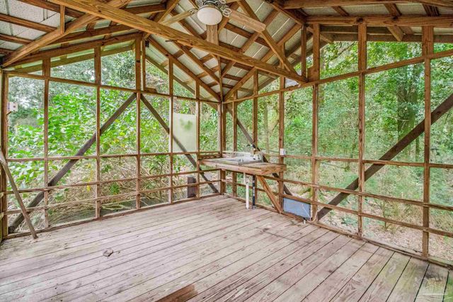 7619 Lakeside Dr, Milton, FL 32583