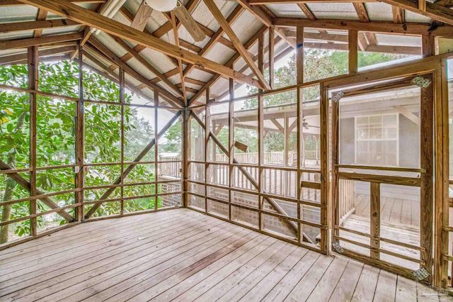 7619 Lakeside Dr, Milton, FL 32583