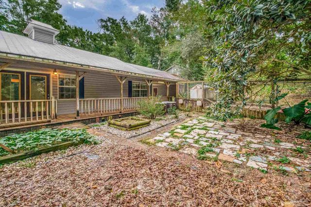 7619 Lakeside Dr, Milton, FL 32583