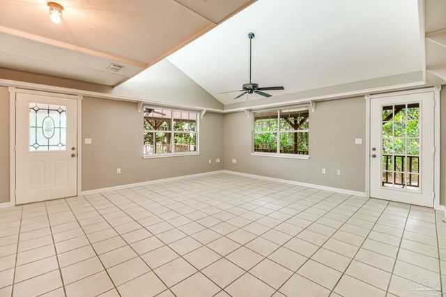 7619 Lakeside Dr, Milton, FL 32583