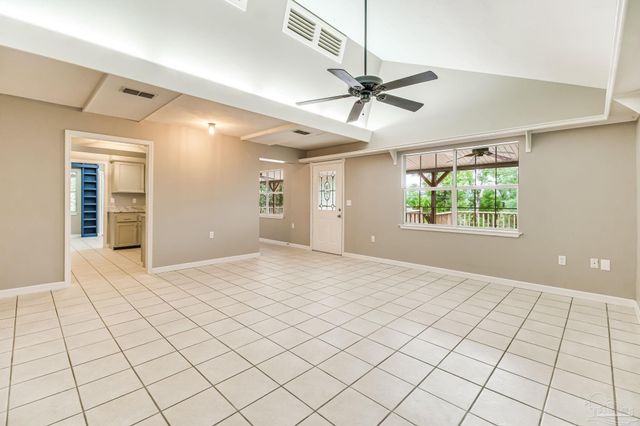 7619 Lakeside Dr, Milton, FL 32583