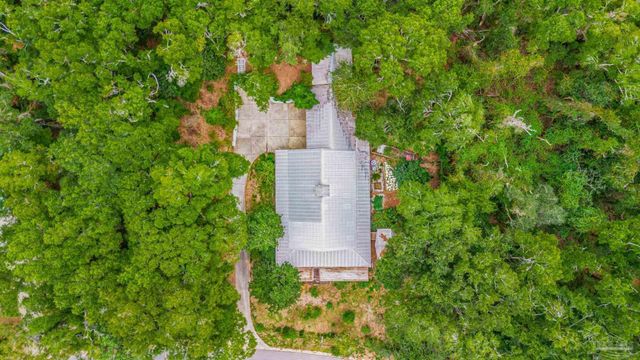 7619 Lakeside Dr, Milton, FL 32583