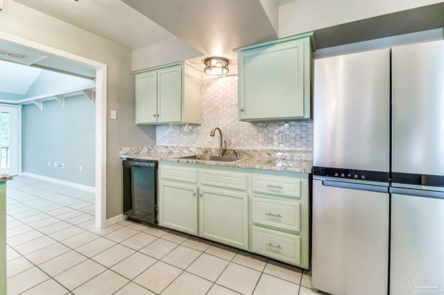 7619 Lakeside Dr, Milton, FL 32583