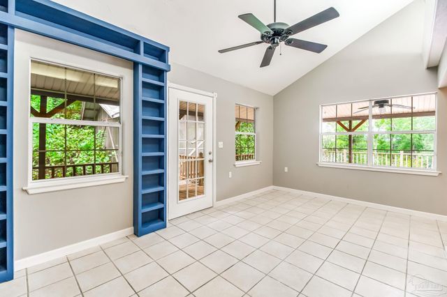 7619 Lakeside Dr, Milton, FL 32583