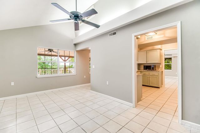 7619 Lakeside Dr, Milton, FL 32583