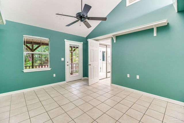 7619 Lakeside Dr, Milton, FL 32583