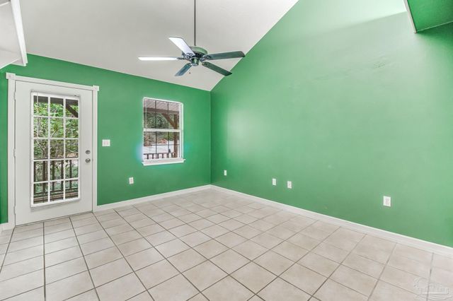 7619 Lakeside Dr, Milton, FL 32583