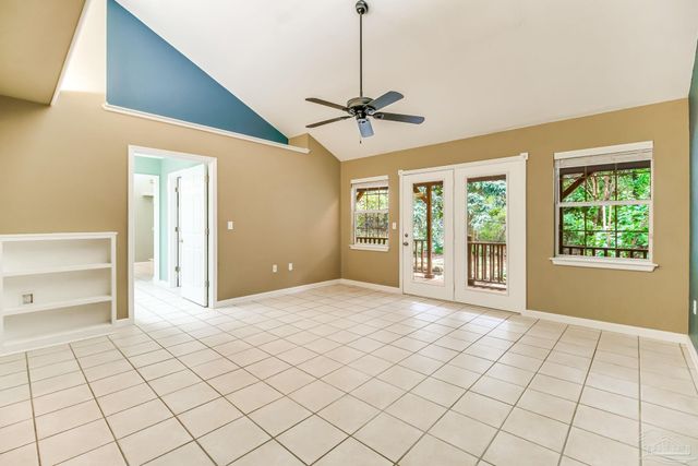 7619 Lakeside Dr, Milton, FL 32583