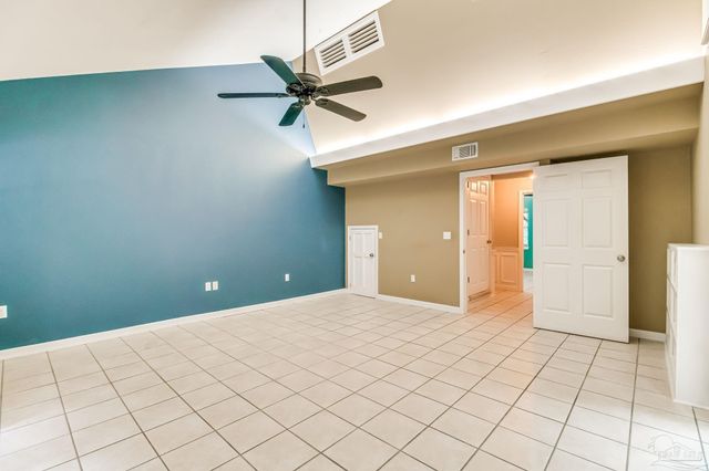 7619 Lakeside Dr, Milton, FL 32583