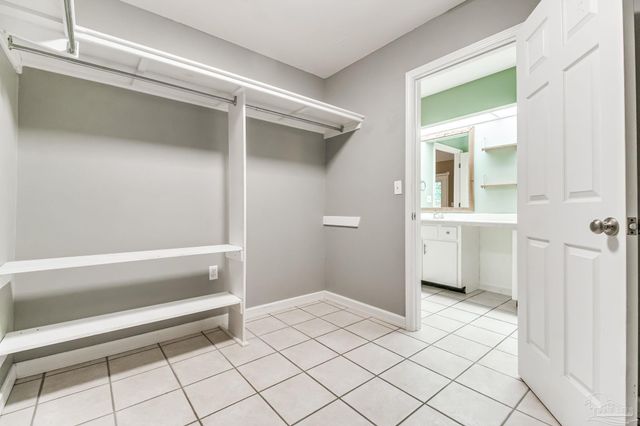 7619 Lakeside Dr, Milton, FL 32583