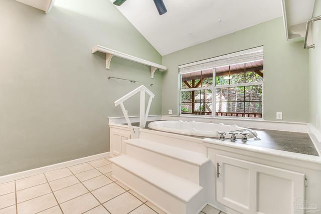 7619 Lakeside Dr, Milton, FL 32583