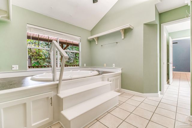 7619 Lakeside Dr, Milton, FL 32583